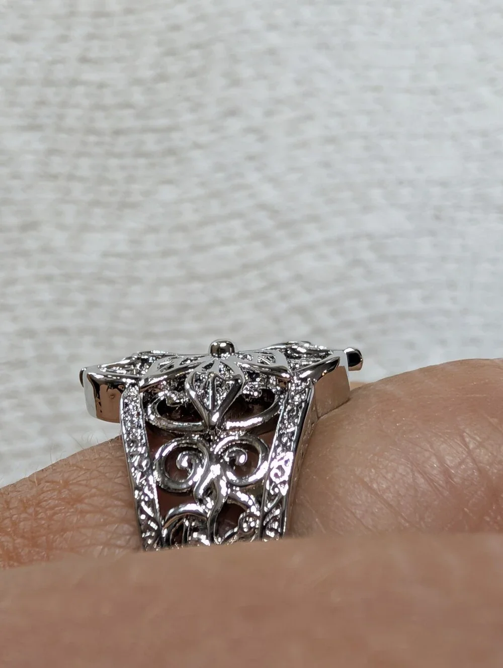 Gorgeous Silver Statement Floral Design Ring